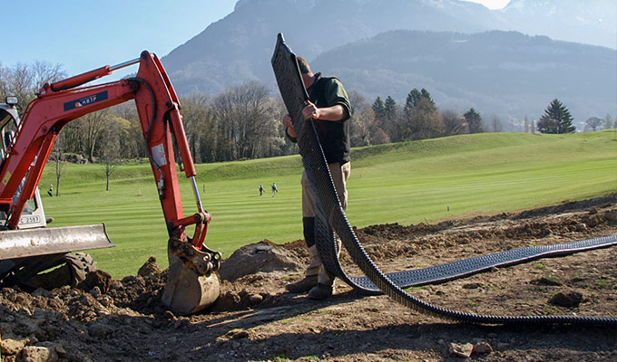 FLATDRAIN_drain_plat_sols_sportifs_chantier2